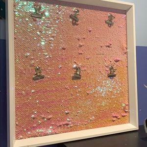 Picture hanging frame for girls